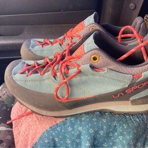 La Sportiva Kids Sneakers - Teal and Coral